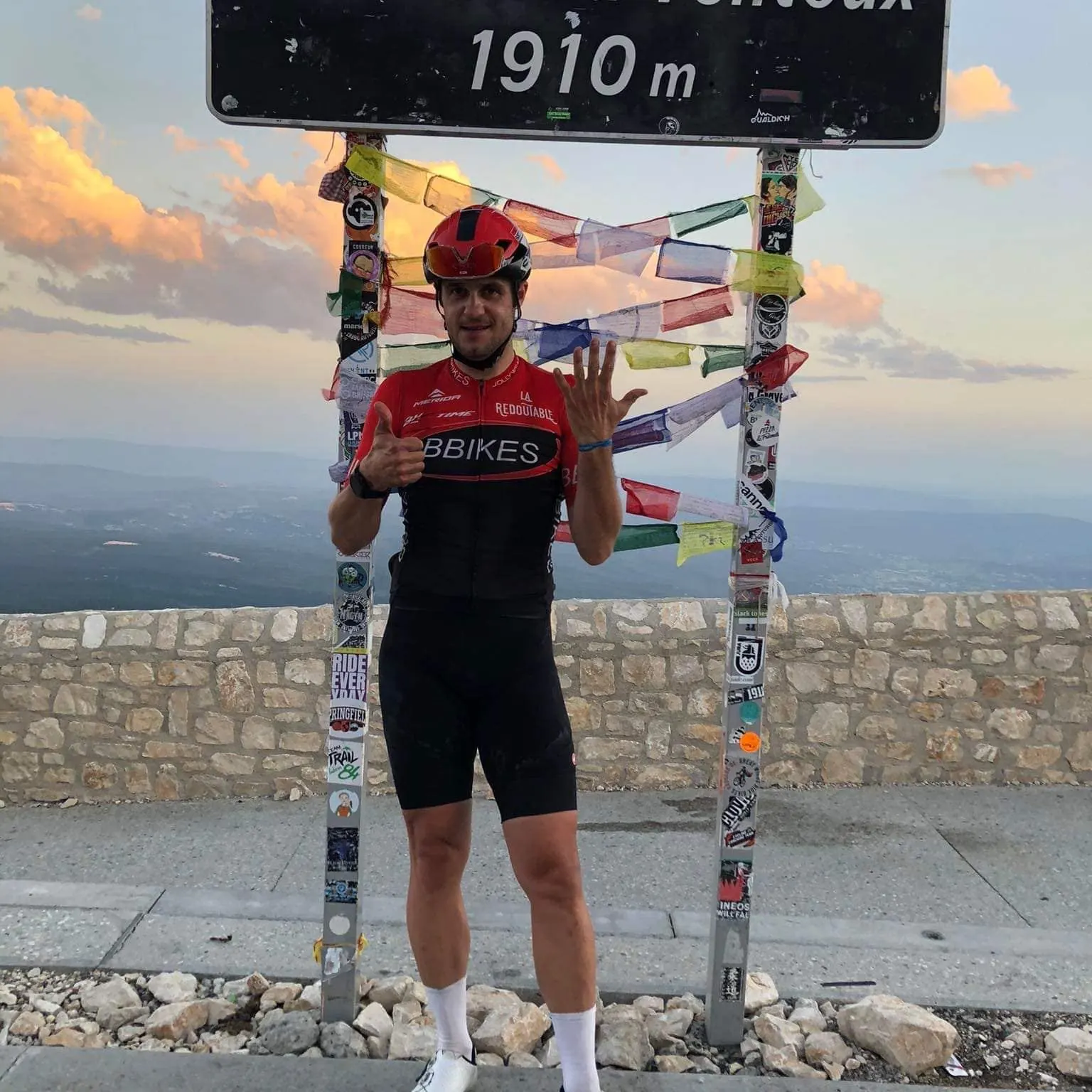 Maxime Burette, coach cyclisme, au sommet du Mont Ventoux