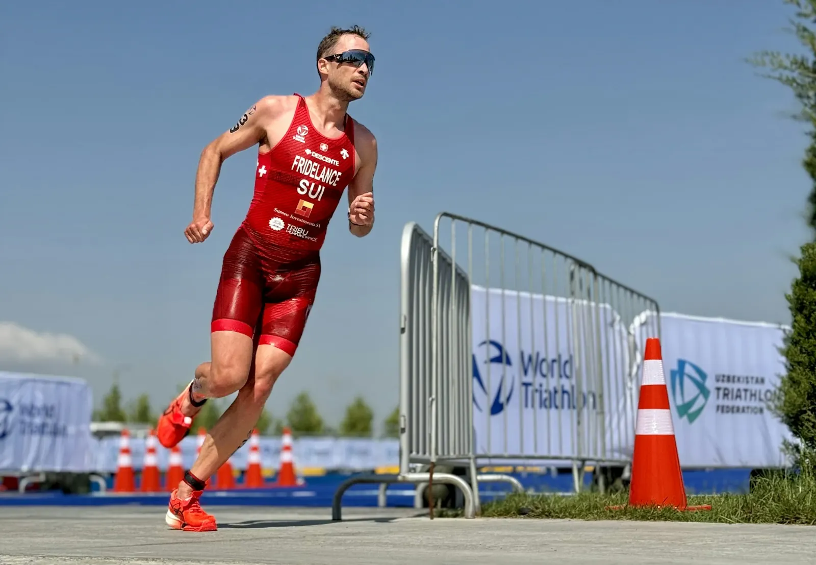 Triathlète en course à pied lors d'un triathlon